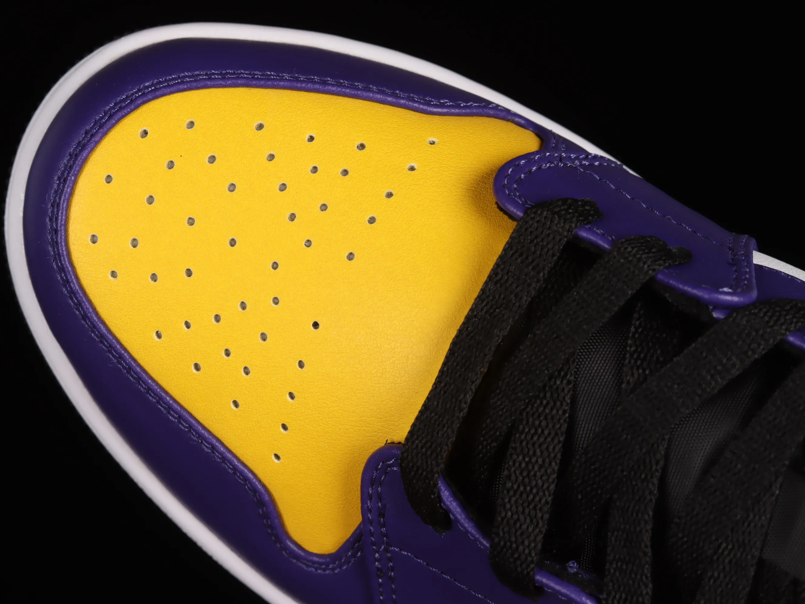 All categories Air Jordan Jordan series basketball shoes Air Jordan 1 Mid Air Jordan 1 Mid "Lakers" AJ1 Joe 1 Lakers color matching Zhongbang basketball shoes DQ8426-517